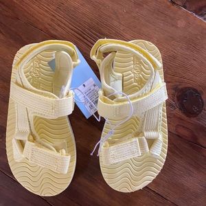 Water sandals